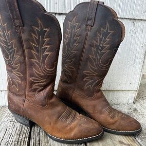 Ariat Cowgirl Boots size 8